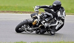 BMW Harrier: Chiếc xe bước ra từ phim viễn tưởng